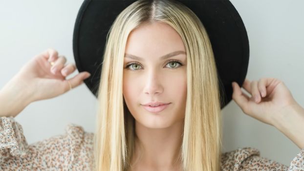 4 reasons 85mm prime lens perfect for portraits and how to use it